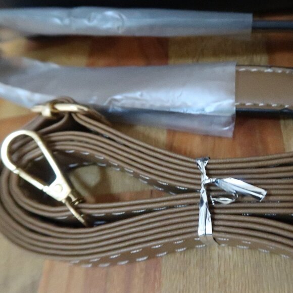 Vasasan Gaohn Black Hand Bag Purse Bag Gold Tone Hardware Zip and Buckle Closure - Picture 3 of 9